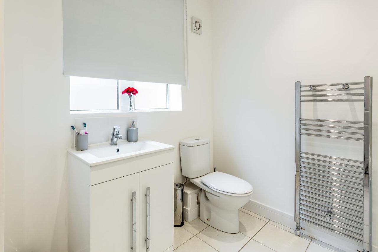 Dartford, Kent - Modern 2Bd 2Bath En-Suite Bungalow M25 Bluewater Dış mekan fotoğraf